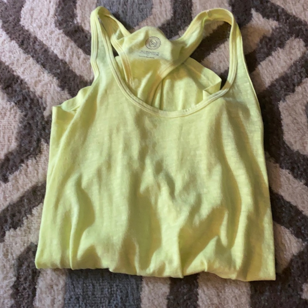 Razor back active top